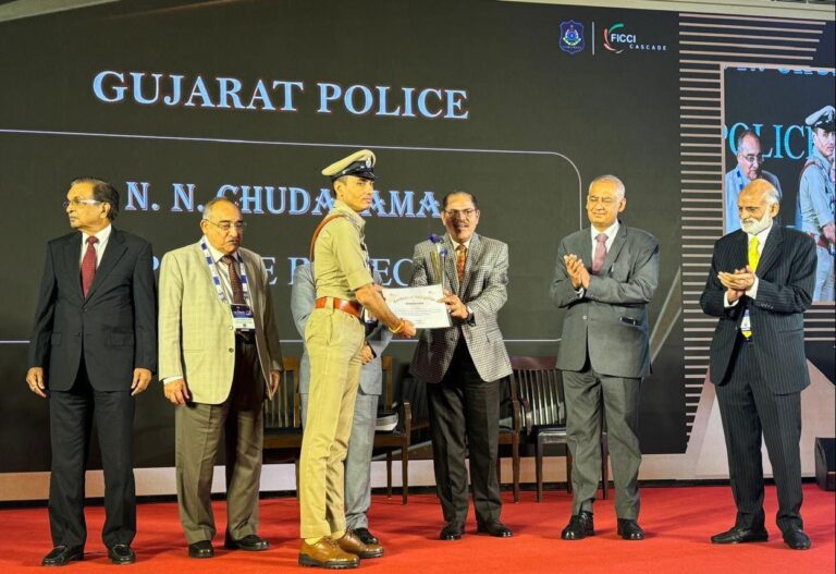 પુર્વ કચ્છના પોલીસ અધિકારી અને કર્મચારીનુ નવી દિલ્હી ખાતે એવોર્ડથી સન્માન કરવામાં આવ્યું