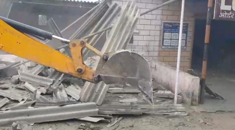 મુન્દ્રામાં દબાણ હટાવની કામગીરી હાથ ધરવામાં આવી