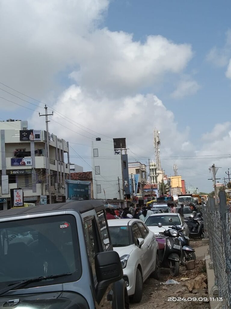 માંડવીમાં ટ્રાફિક સમસ્યાથી લોકો પરેશાન : કાયમી ઉકેલ લાવવા લોકોની માંગ