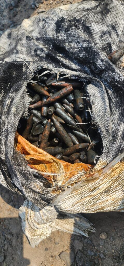 કંડલા નજીકથી ફુટેલા કાર્ટિજ ભરેલી બીનવારસુ પ્લાસ્ટિકની કોથળી મળી