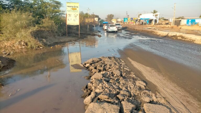 બીન બાદલ વરસાદ : મંગવાણા ચોકડી પાસે રોડપર પાણી ભરાતા વાહન ચાલકો મુશ્કેલીમાં મુકાયા