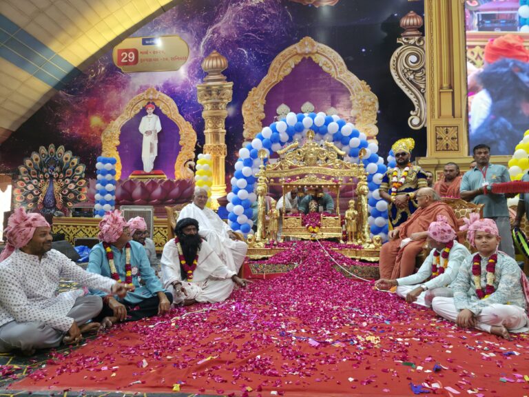 ભુજ સ્વામિનારાયણ મંદિર દ્વારા ૧૪ વર્ષ દરમિયાનમાં ૪૪૫૧ ભાગવત સંહિતાનું વાંચન